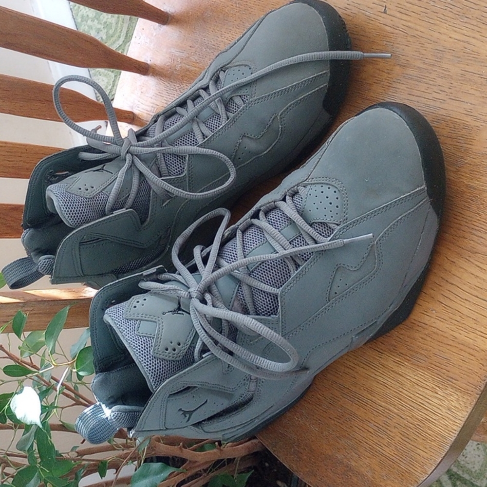 Jordan True Flight shoes- cool grey/black